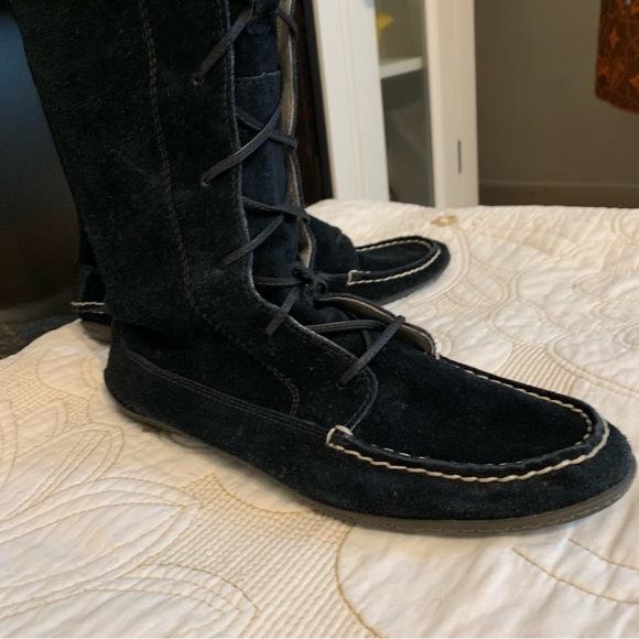 Sperry suede and Sherpa 8 hole moccasin boots - Picture 11 of 13